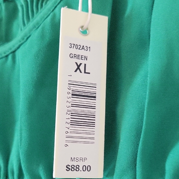 Green Sleeveless Top - Picture 4 of 7